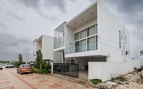 Celestial Sapphire Villa Pvt Pool Veg Food 4Bhk